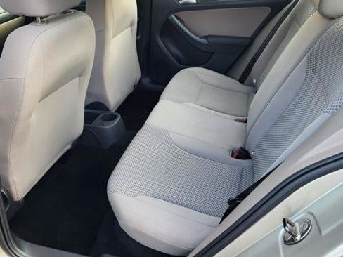 Used 2012 Volkswagen Jetta Sedan FWD image 16