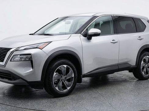 Used 2025 Nissan Rogue SV FWD image 3