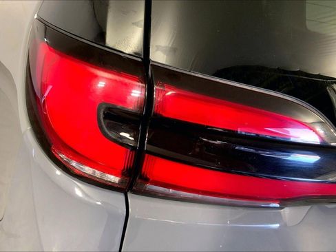 Used 2023 Chrysler Pacifica Limited image 28