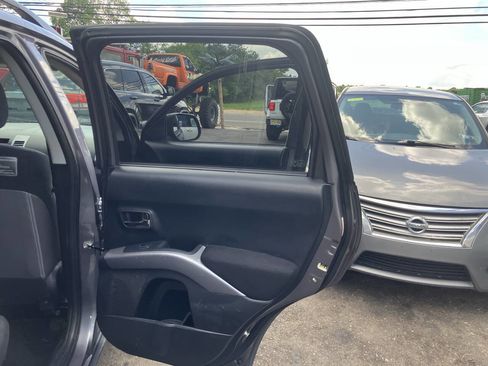 Used 2009 Mitsubishi Outlander ES image 18