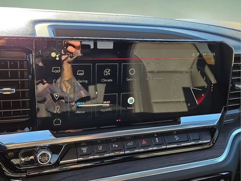 Used 2025 GMC Sierra 2500 SLT w/ SLT Premium Package image 29