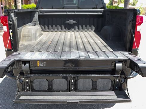 Used 2025 Chevrolet Silverado 1500 LT Trail Boss w/ LT Trail Boss Premium Package AWD/4WD image 8
