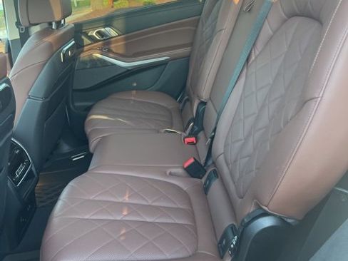 Used 2023 BMW X7 xDrive40i w/ Premium Package image 8