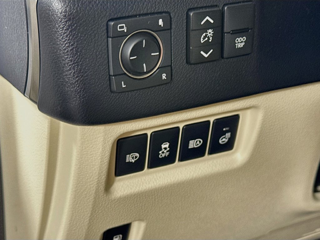 Used 2023 Lexus GX 460 Premium w/ Accessory Package AWD/4WD image 10