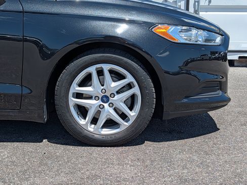 Used 2015 Ford Fusion SE FWD image 11