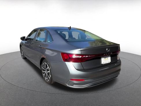 Used 2025 Volkswagen Jetta SE image 11