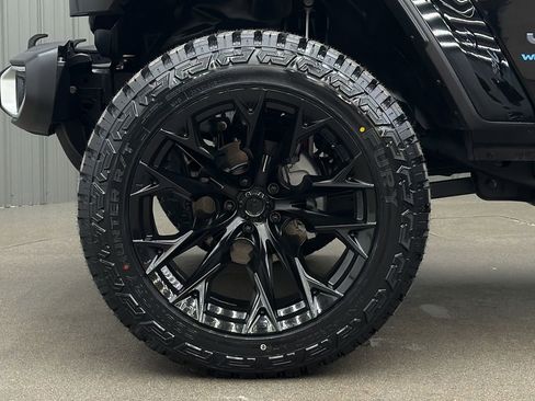 Used 2025 Jeep Wrangler Unlimited Sahara w/ Safety Group image 10