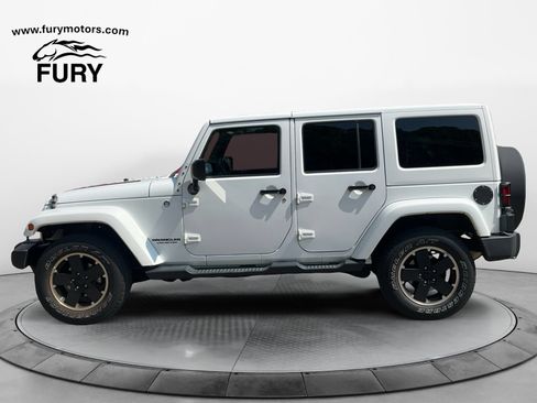 Used 2012 Jeep Wrangler Unlimited Sahara AWD/4WD image 6