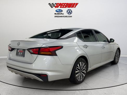 Used 2025 Nissan Altima 2.5 SV FWD image 6