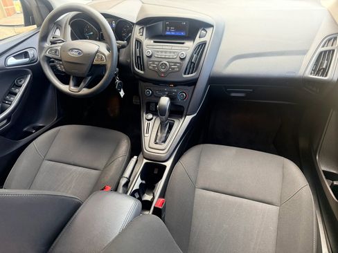 Used 2017 Ford Focus SE image 2