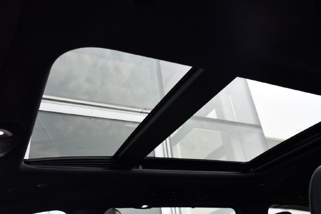 Used 2026 Chrysler Pacifica Limited FWD image 18