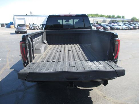 Used 2024 GMC Sierra 2500 AT4 w/ AT4 Premium Plus Package AWD/4WD image 8