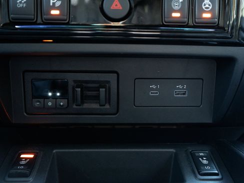 Used 2023 Nissan Titan PRO-4X w/ Pro-4x Convenience Package image 33