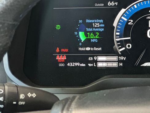 Used 2023 Toyota Tundra Platinum AWD/4WD image 28