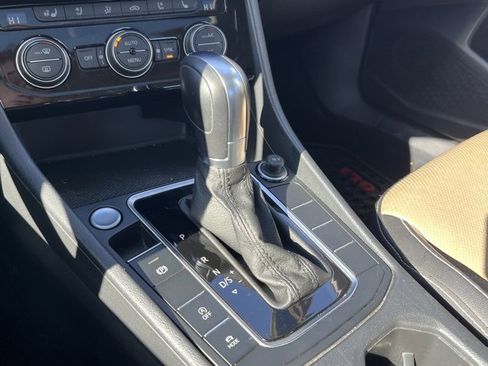 Used 2019 Volkswagen Jetta SEL Premium image 39