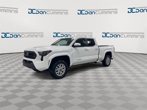 Used 2024 Toyota Tacoma SR5 image 4