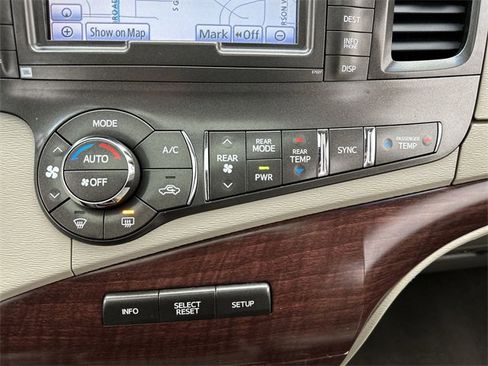 Used 2011 Toyota Sienna XLE w/ Premium Pkg image 19
