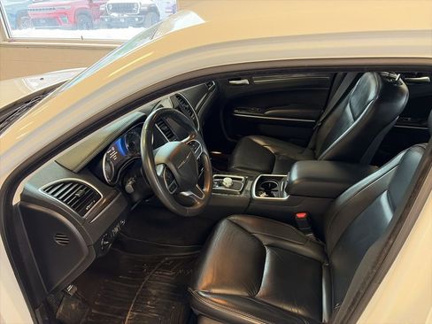 Used 2020 Chrysler 300 Touring L w/ Quick Order Package 2EF image 3