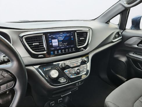Used 2018 Chrysler Pacifica Touring Plus FWD image 20