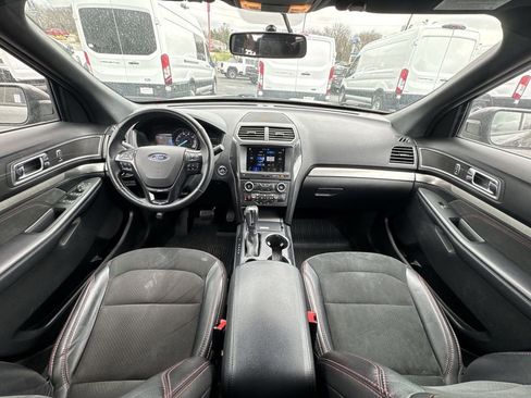 Used 2018 Ford Explorer XLT w/ Equipment Group 202A image 21