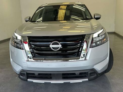 Used 2025 Nissan Pathfinder SL AWD/4WD image 7