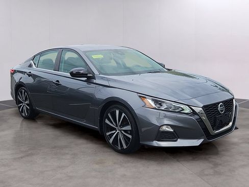 Used 2021 Nissan Altima 2.5 SR FWD image 3
