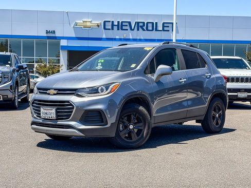 Used 2019 Chevrolet Trax LT w/ LT Convenience Package AWD/4WD image 1