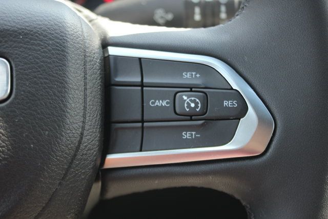 Used 2025 Jeep Compass Latitude w/ Convenience Group AWD/4WD image 14