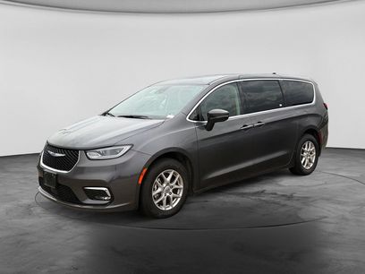 Used 2023 Chrysler Pacifica Touring-L