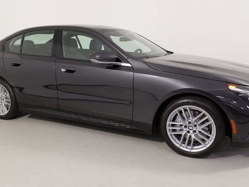 Used 2024 BMW 530i image 10
