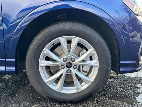 Certified 2025 Audi Q3 2.0T Premium w/ Convenience Package image 9