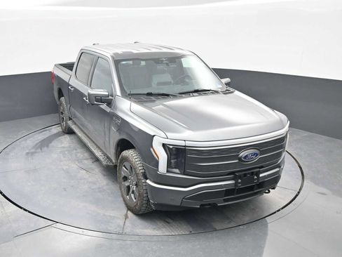 Used 2023 Ford F150 Lightning Lariat image 25