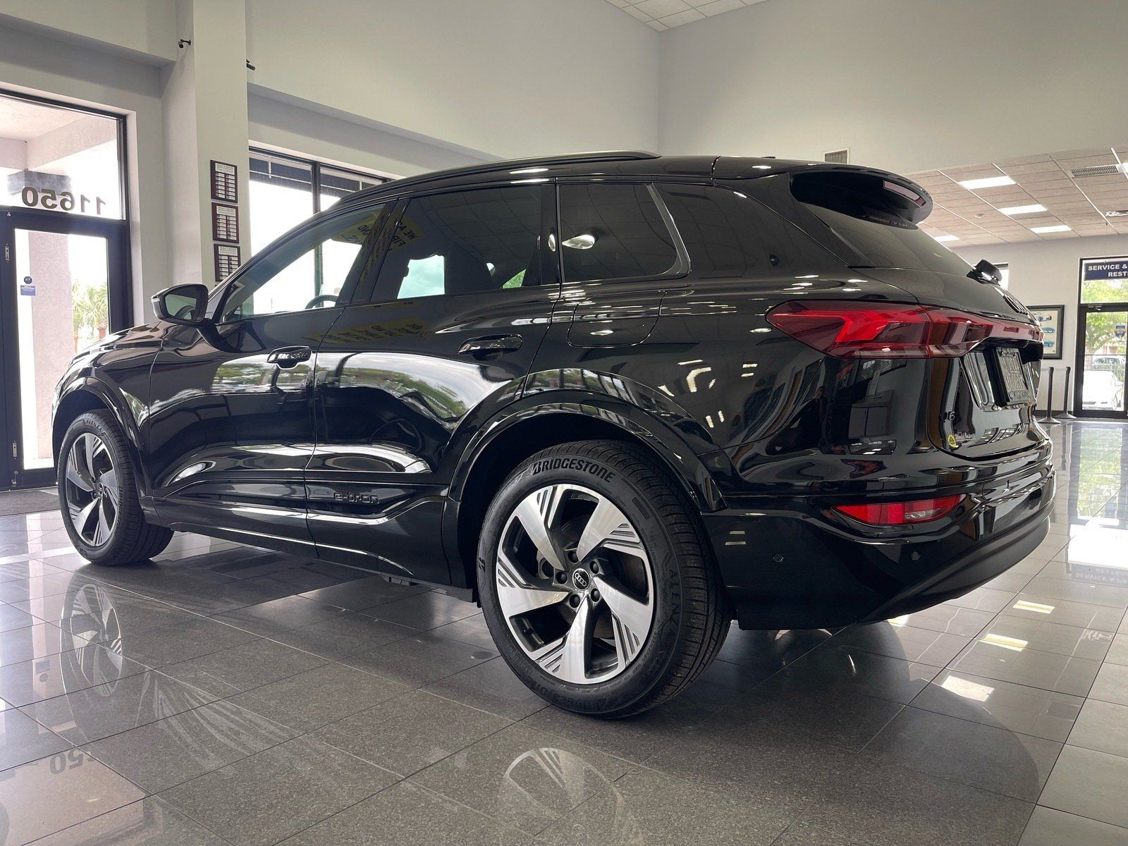 Used 2025 Audi Q6 e-tron Premium Plus w/ Premium Plus AWD/4WD image 3