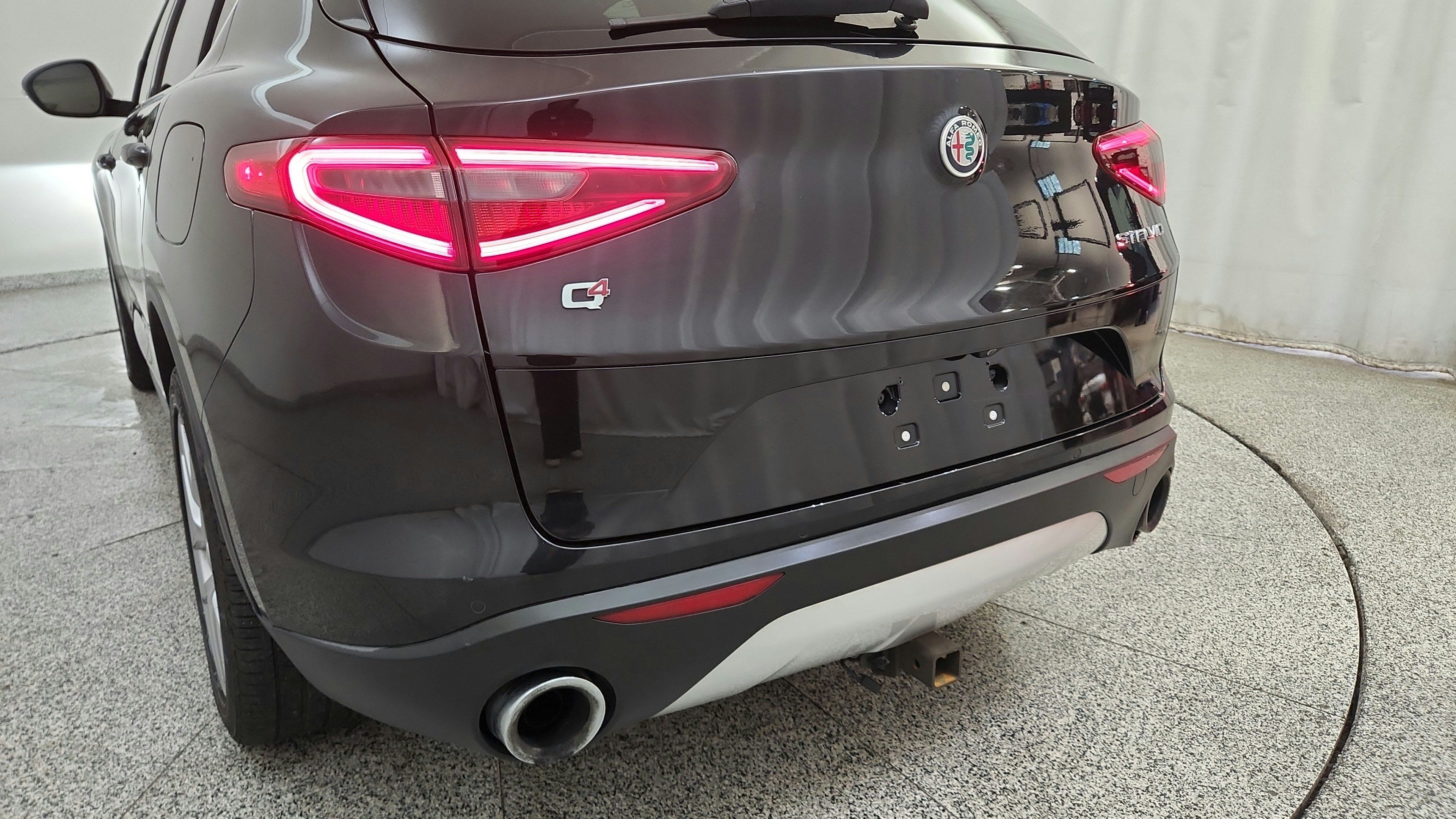 Used 2018 Alfa Romeo Stelvio Ti AWD/4WD image 29
