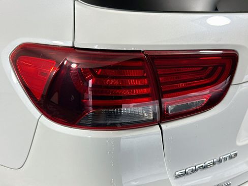 Used 2019 Kia Sorento FWD image 35