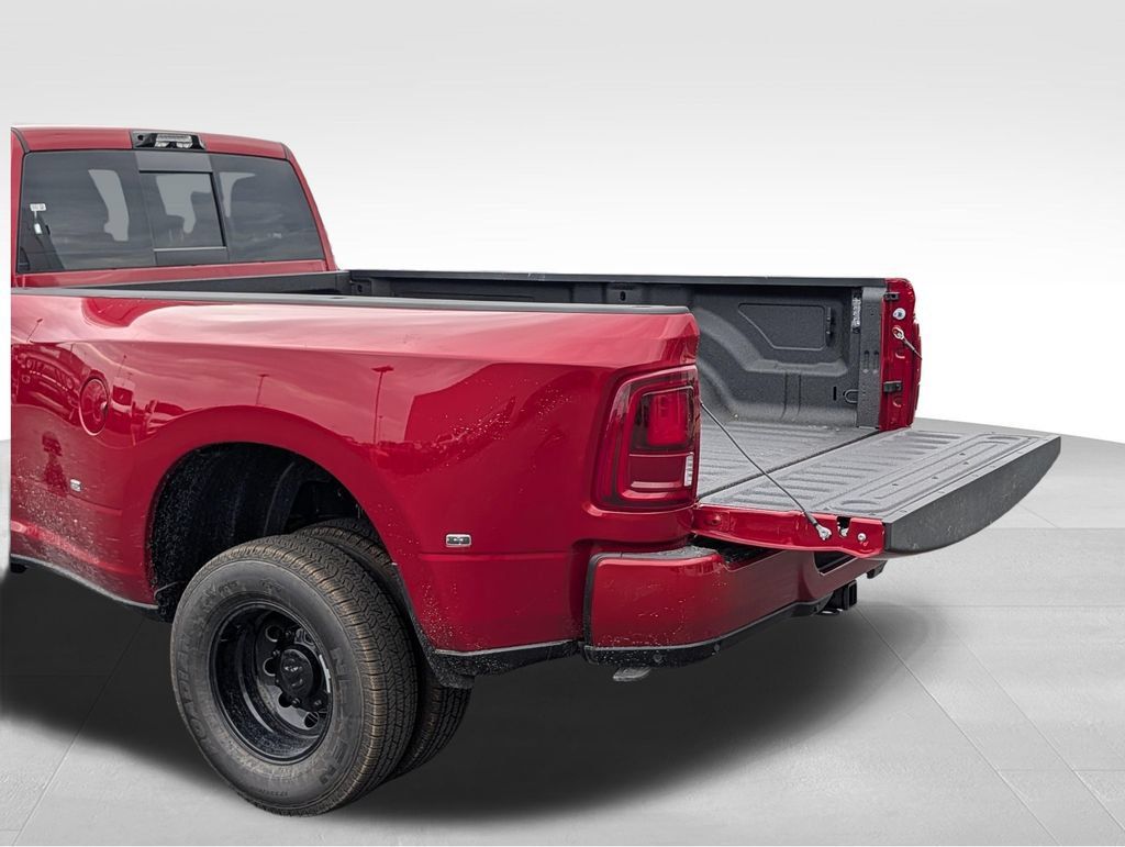 New 2026 RAM 3500 Laramie AWD/4WD image 7