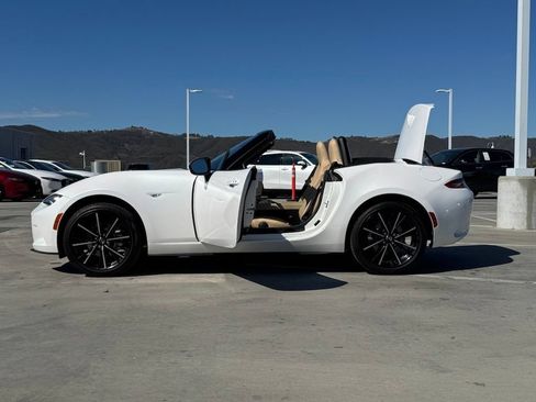 Used 2025 MAZDA MX-5 Miata Grand Touring RWD image 28