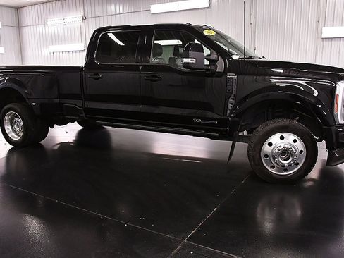 Used 2025 Ford F450 Platinum w/ FX4 Off-Road Package image 8