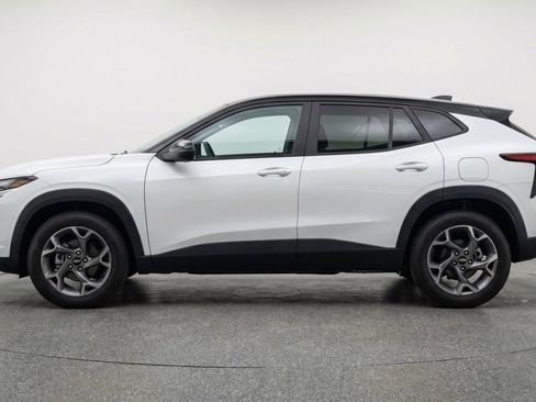 Used 2025 Chevrolet Trax LT image 5