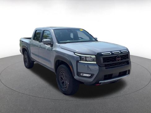 Used 2026 Nissan Frontier PRO-4X AWD/4WD image 2