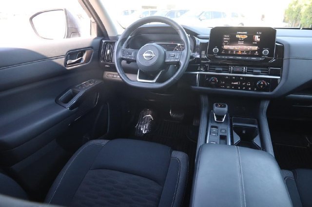 Certified 2025 Nissan Pathfinder SV w/ SV Premium Package FWD image 26