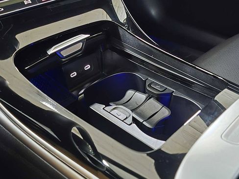 Used 2025 Mercedes-Benz C 300 4MATIC Sedan image 32