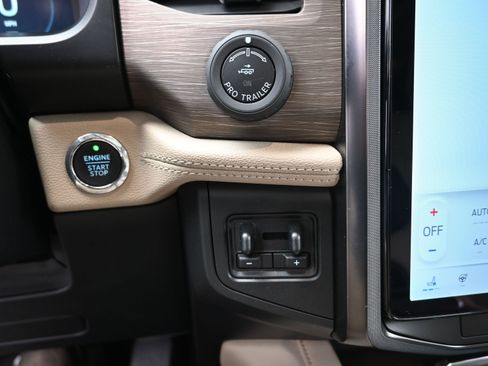 Used 2022 Ford Expedition Limited image 18