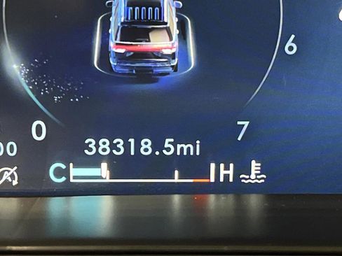 Used 2024 Lincoln Navigator L Reserve image 6