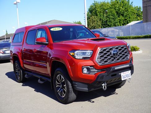 Used 2021 Toyota Tacoma TRD Sport w/ TRD Premium Sport Package AWD/4WD image 1