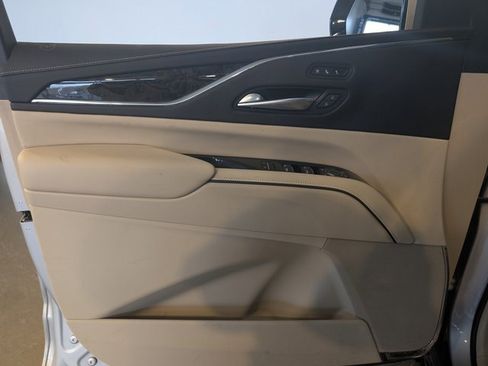 Used 2024 Cadillac Escalade ESV Premium Luxury image 7