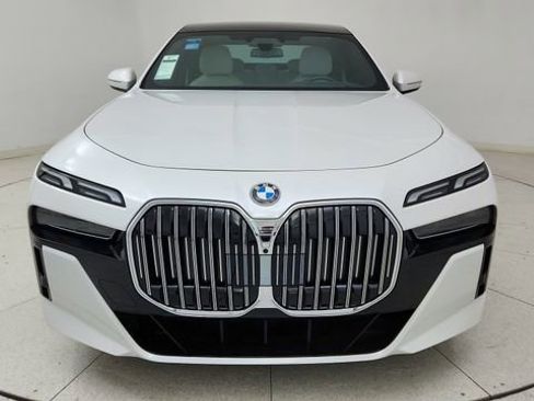 Used 2025 BMW 740i xDrive 740i xDrive image 2