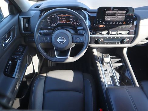 Used 2024 Nissan Pathfinder SL image 12