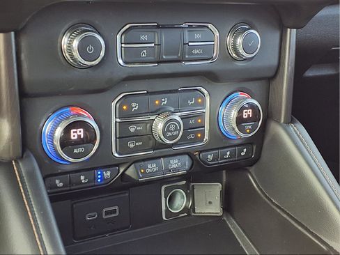 Used 2021 GMC Yukon AT4 AWD/4WD image 12