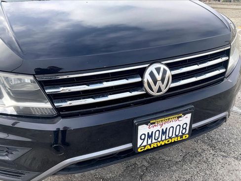 Used 2018 Volkswagen Tiguan SE w/ Panoramic Sunroof Package image 29
